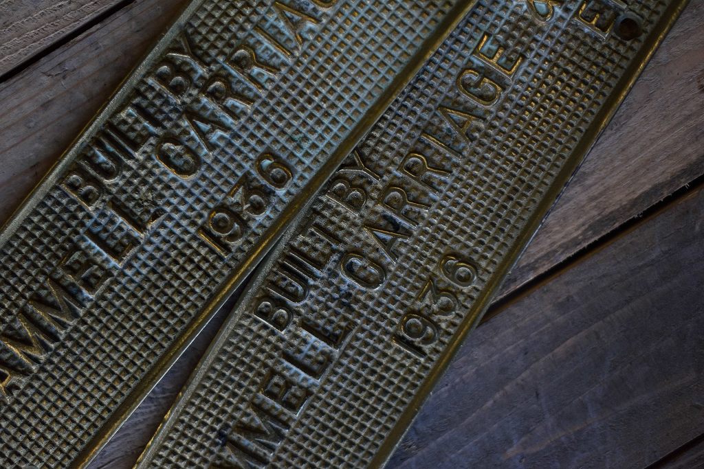 104917 ヴィンテージ　メトロポリタン=キャメル客貨車会社  真鍮製 プレート　ブラス　英国 MADE IN ENGLAND