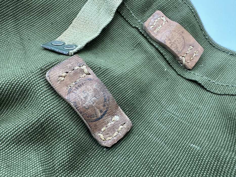 107505 オリーブ　ヴィンテージ　実物 デッドストック ルーマニア軍 ブレッドバッグ レザーストラップあり