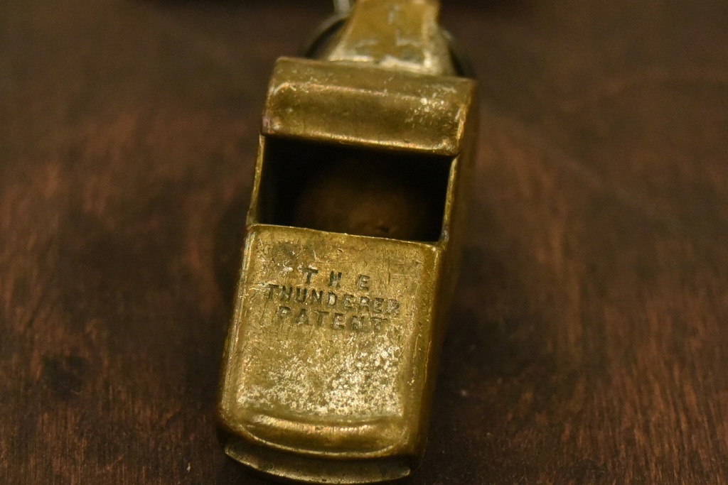 104489 ヴィンテージ ホイッスル　真鍮製　ブラス　英国 MADE IN ENGLAND