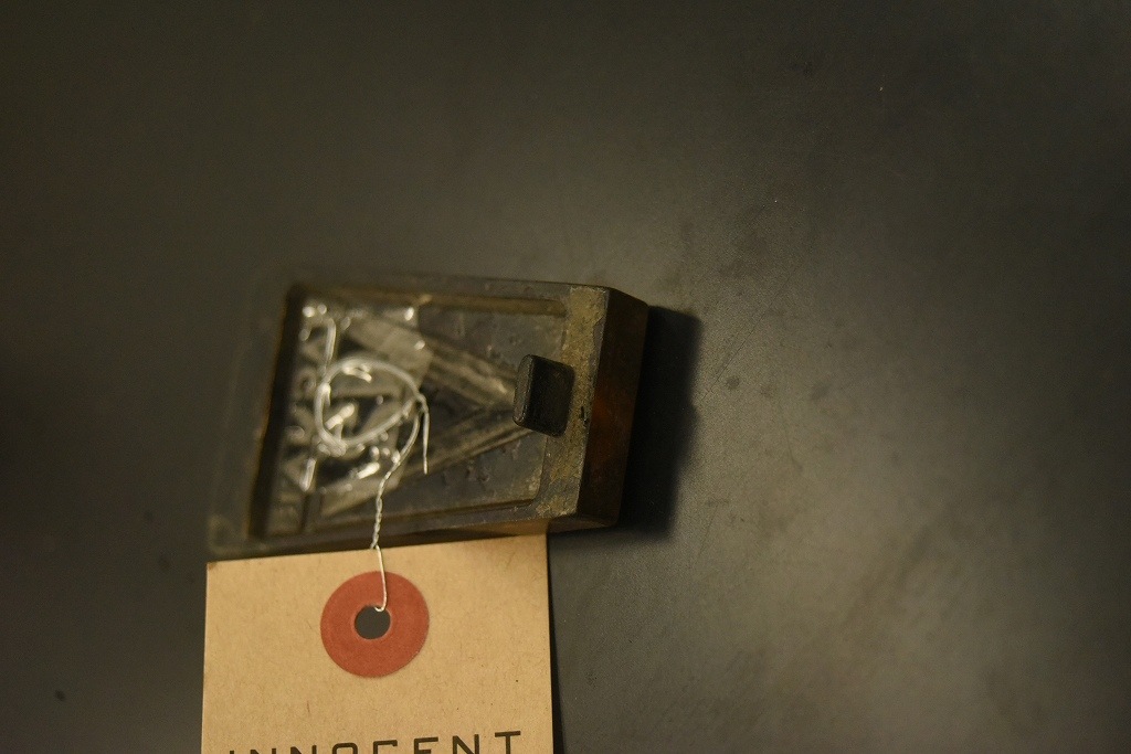 104513 ヴィンテージ 　「JAGUAR V12 ジャガー」　 旧車　エンブレム　英国 MADE IN ENGLAND