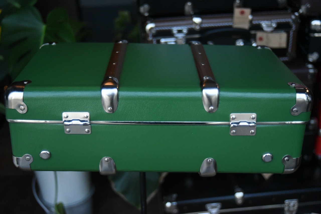 5534 40cm M グリーン 「KAZETO社」　トランクケース 90年以上の歴史を誇るチェコの伝統的トランクメーカー　