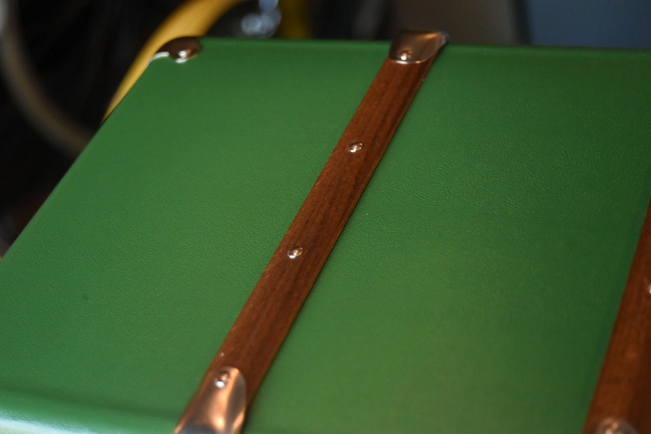 5534 40cm M グリーン 「KAZETO社」　トランクケース 90年以上の歴史を誇るチェコの伝統的トランクメーカー　