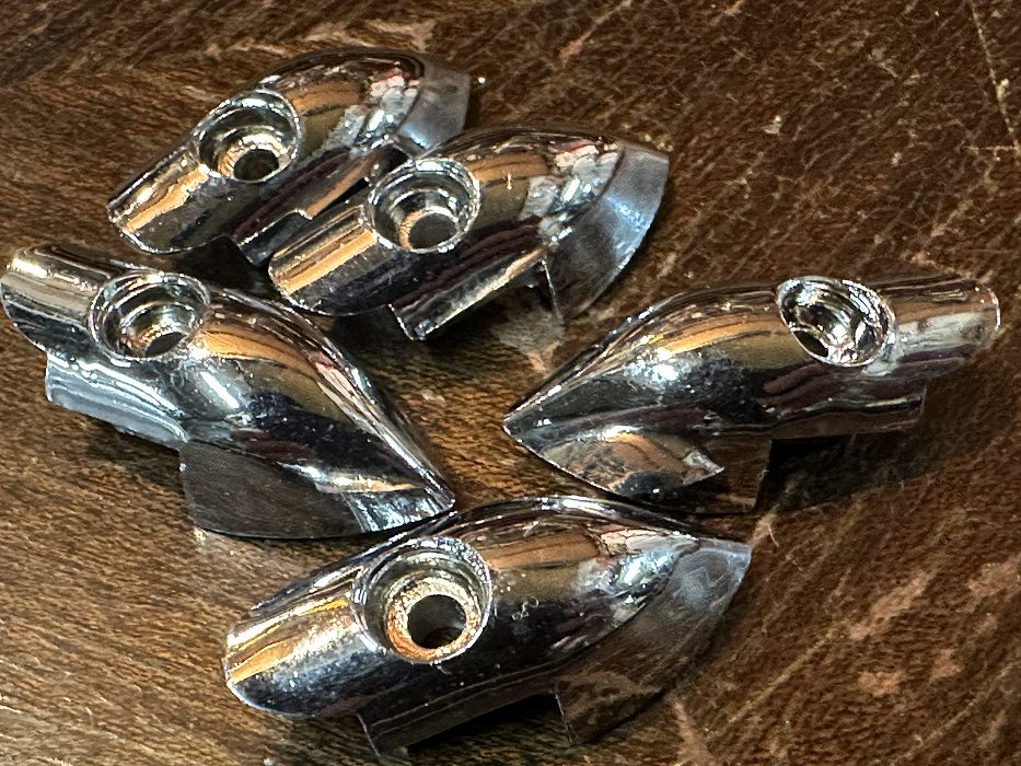 108146  Vespa モールエンド プラスチック製 ベスパ フロアモール リベット