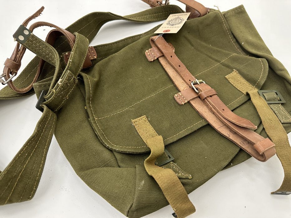 107507 オリーブ　ヴィンテージ　実物 デッドストック ルーマニア軍 ブレッドバッグ レザーストラップあり