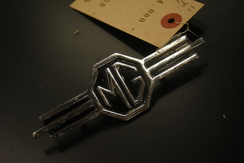 104520 ヴィンテージ 　「MG」　 旧車　エンブレム　英国 MADE IN ENGLAND