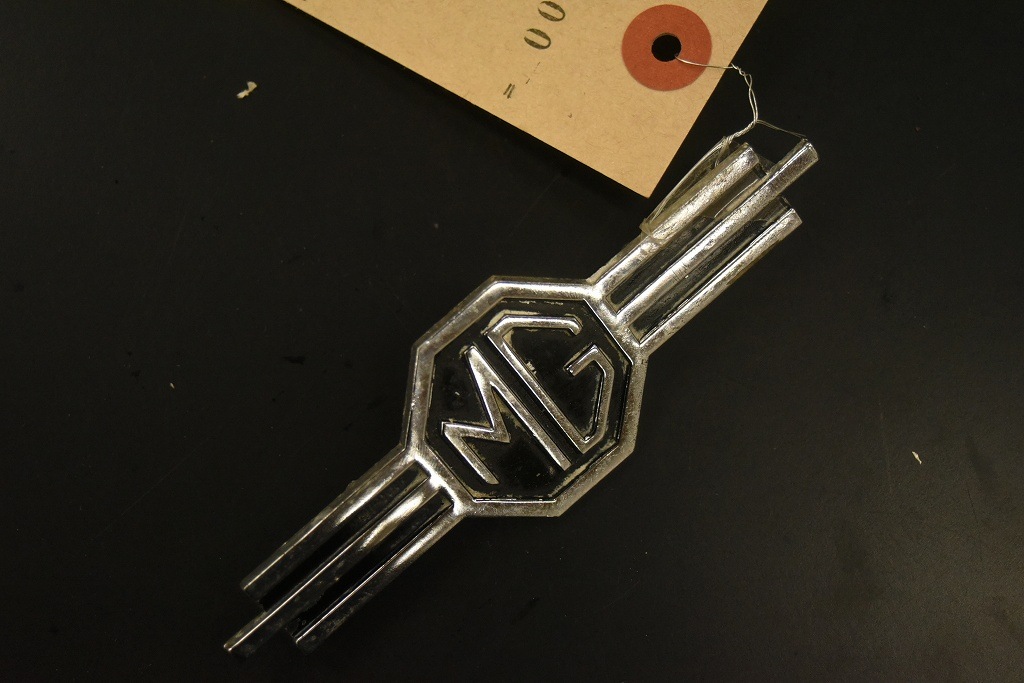 104520 ヴィンテージ 　「MG」　 旧車　エンブレム　英国 MADE IN ENGLAND