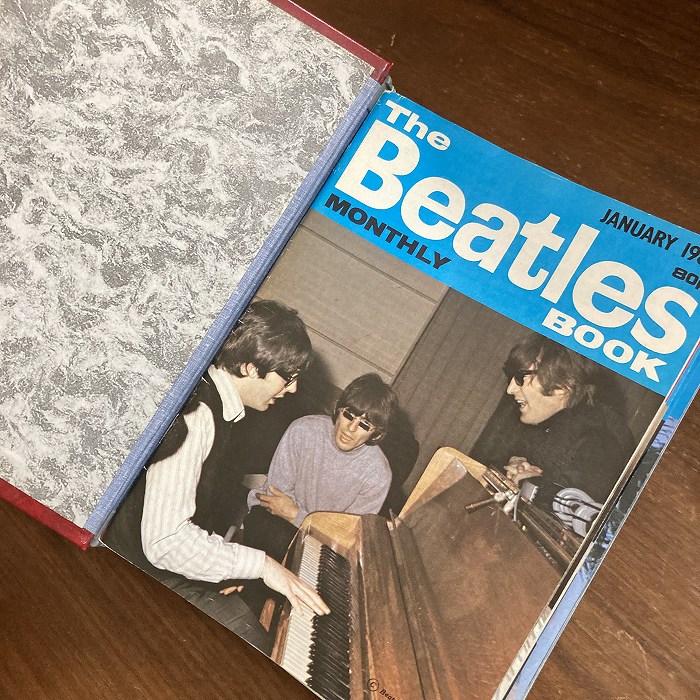 Beatlesの本 B3872 1983 1984 バインダー15冊セット 「The Beatles Book