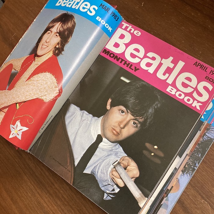 Beatlesの本 B3872 1983 1984 バインダー15冊セット 「The Beatles Book