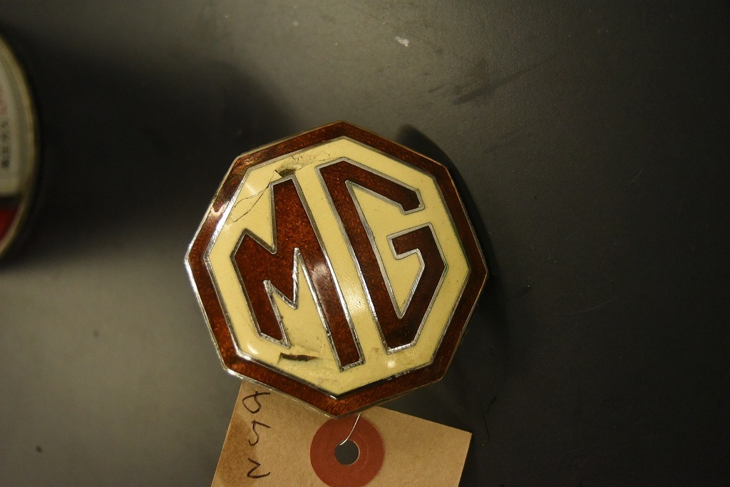 104502 ヴィンテージ 「MG」 旧車 エンブレム 英国 MADE IN ENGLAND