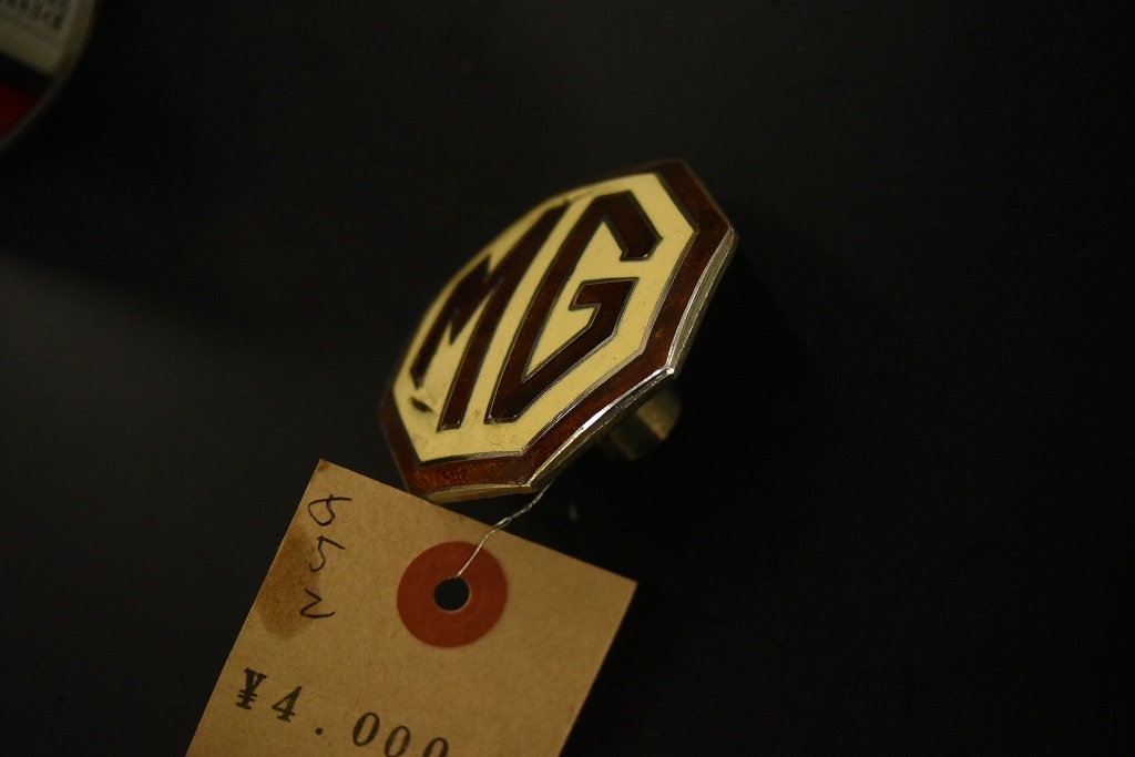 104502 ヴィンテージ 「MG」 旧車 エンブレム 英国 MADE IN ENGLAND