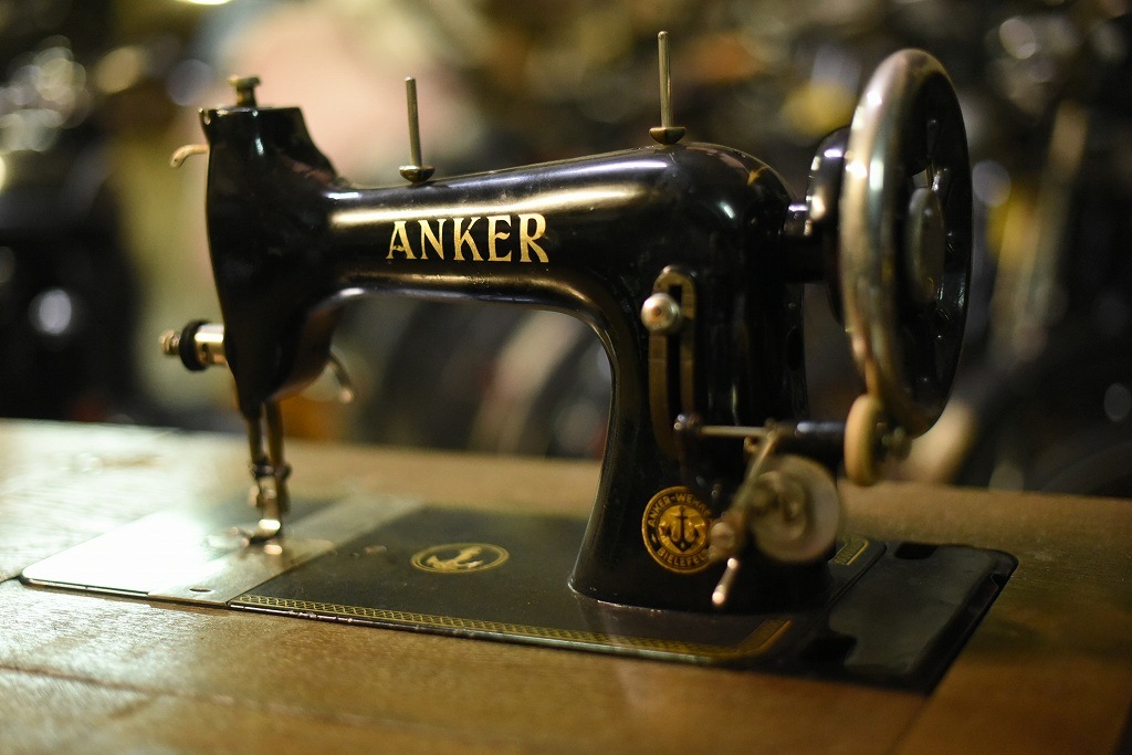 102794 ヴィンテージ 「ANKER アンカー製」 収納足踏みミシン ドイツ製 MADE IN GERMANY