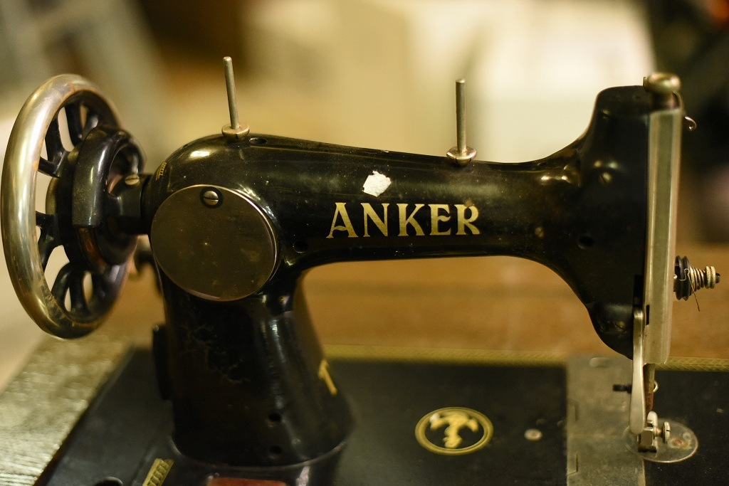 102794 ヴィンテージ 「ANKER アンカー製」 収納足踏みミシン ドイツ製 MADE IN GERMANY