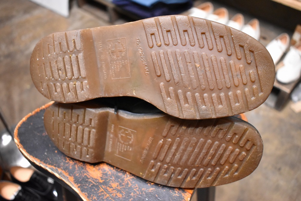 109195 ヴィンテージ　ブーツ　「ドクターマーチン」　Dr. Martens　8ホール MADE IN ENGLAND