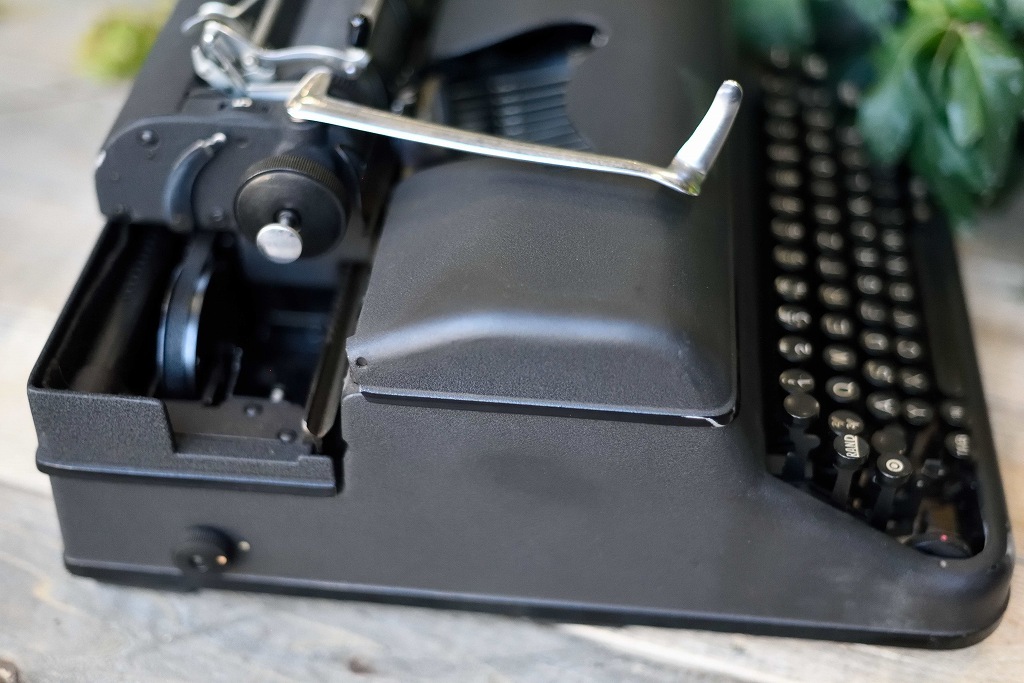 104876 ヴィンテージ　「「Rheinmetall　ラインメタル社製」　タイプライター　西ドイツ製 MADE IN GERMANY