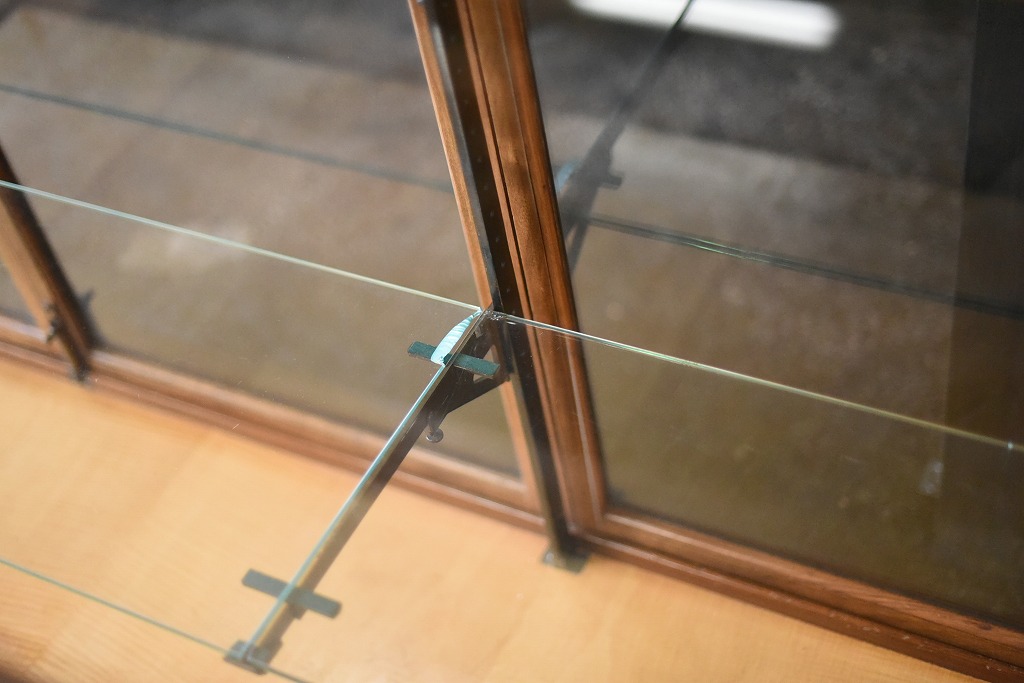 108406 販売及び長期リース店舗什器　英国製アンティーク　ブラスフレーム製　ガラスショーケース 　