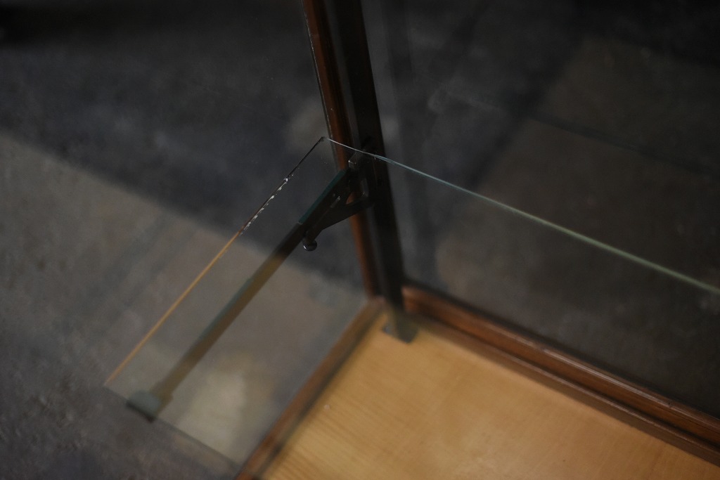 108406 販売及び長期リース店舗什器　英国製アンティーク　ブラスフレーム製　ガラスショーケース 　