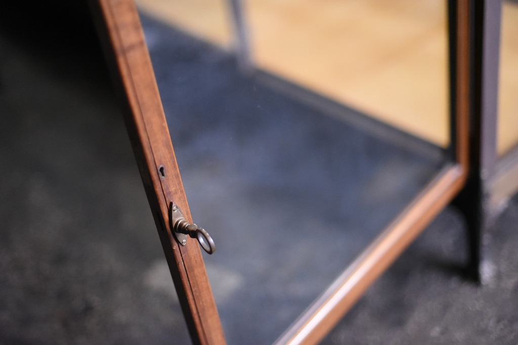 108406 販売及び長期リース店舗什器　英国製アンティーク　ブラスフレーム製　ガラスショーケース 　