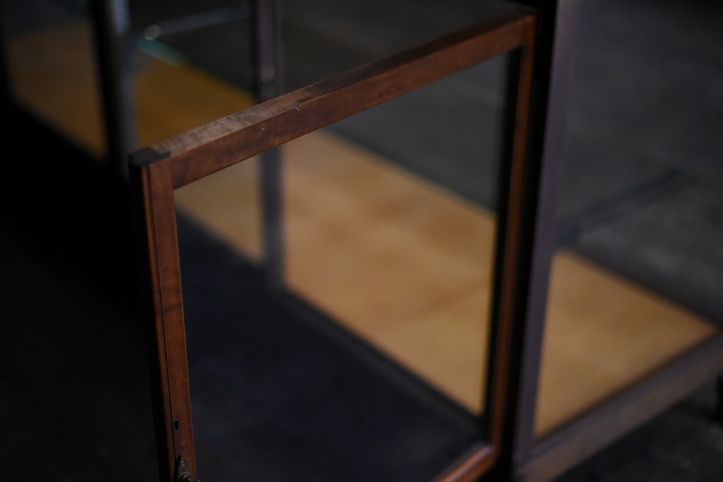 108406 販売及び長期リース店舗什器　英国製アンティーク　ブラスフレーム製　ガラスショーケース 　