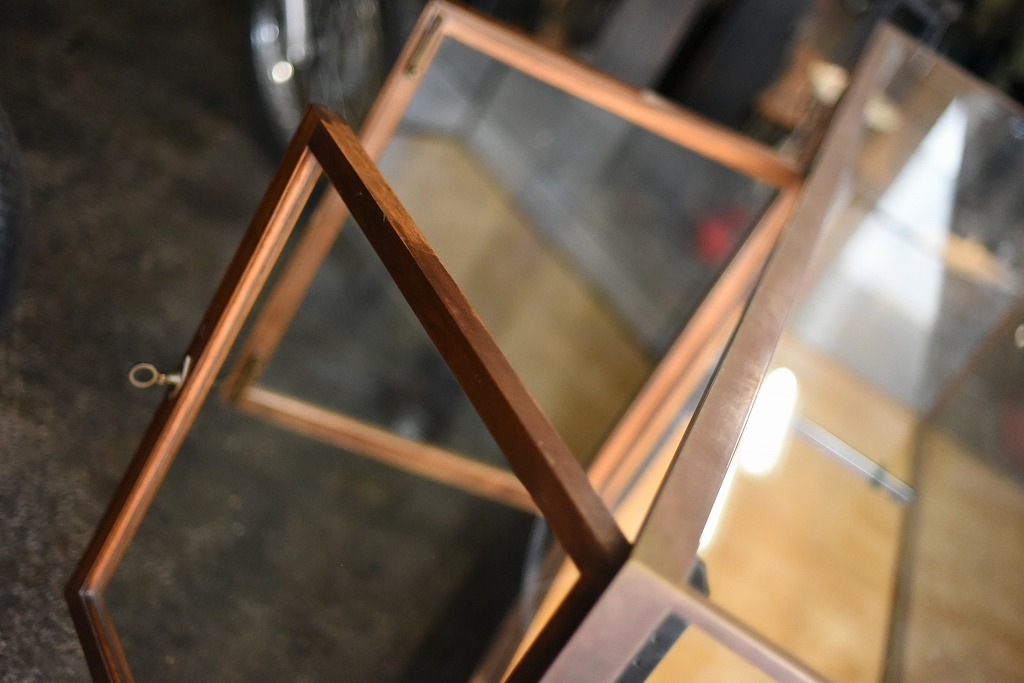 108406 販売及び長期リース店舗什器　英国製アンティーク　ブラスフレーム製　ガラスショーケース 　