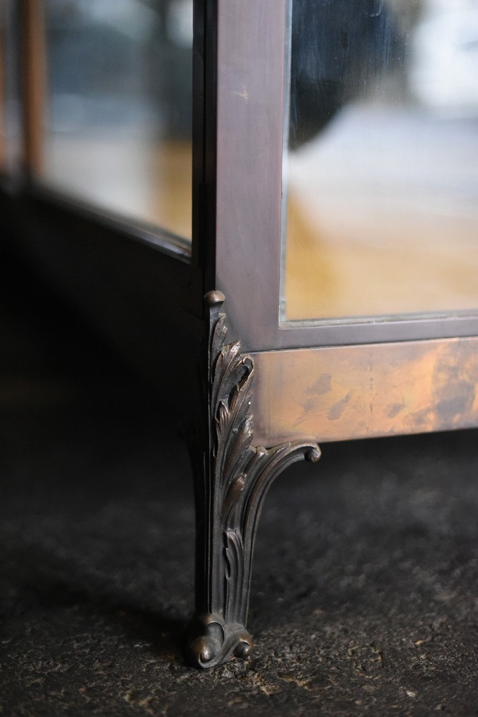 108406 販売及び長期リース店舗什器　英国製アンティーク　ブラスフレーム製　ガラスショーケース 　