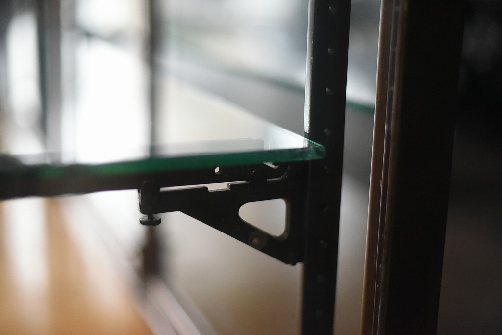 108406 販売及び長期リース店舗什器　英国製アンティーク　ブラスフレーム製　ガラスショーケース 　