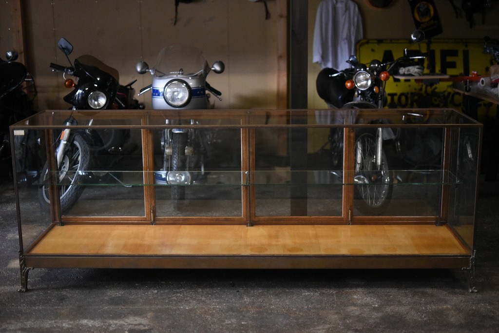 108406 販売及び長期リース店舗什器　英国製アンティーク　ブラスフレーム製　ガラスショーケース 　