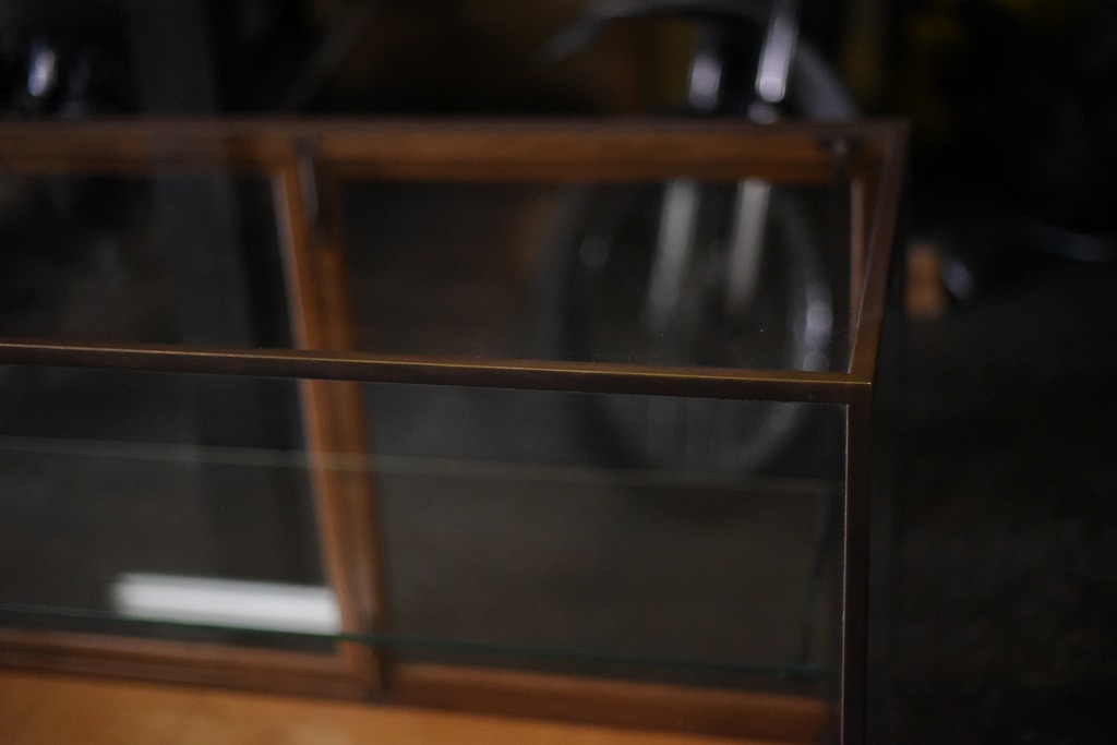 108406 販売及び長期リース店舗什器　英国製アンティーク　ブラスフレーム製　ガラスショーケース 　