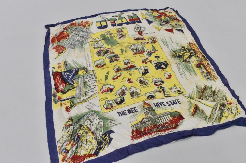 108714 ヴィンテージ 大判 スーベニア スカーフ シルク100% Souvenir scarf