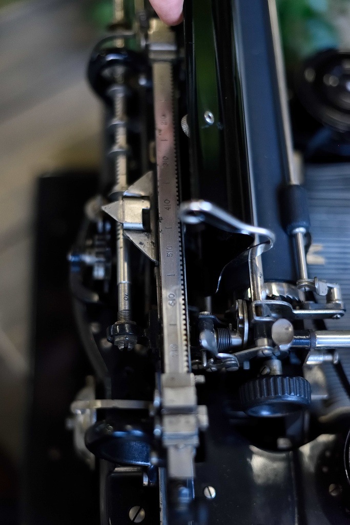 104912 ヴィンテージ　「Smith Premier」　タイプライター　アメリカ製 MADE IN USA