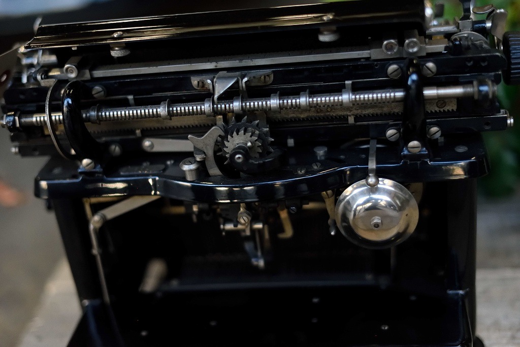 104912 ヴィンテージ　「Smith Premier」　タイプライター　アメリカ製 MADE IN USA