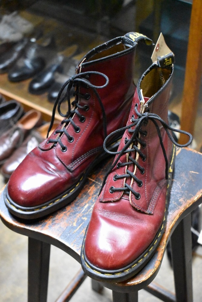 109191 ヴィンテージ　ブーツ　「ドクターマーチン」　Dr. Martens　8ホール MADE IN ENGLAND