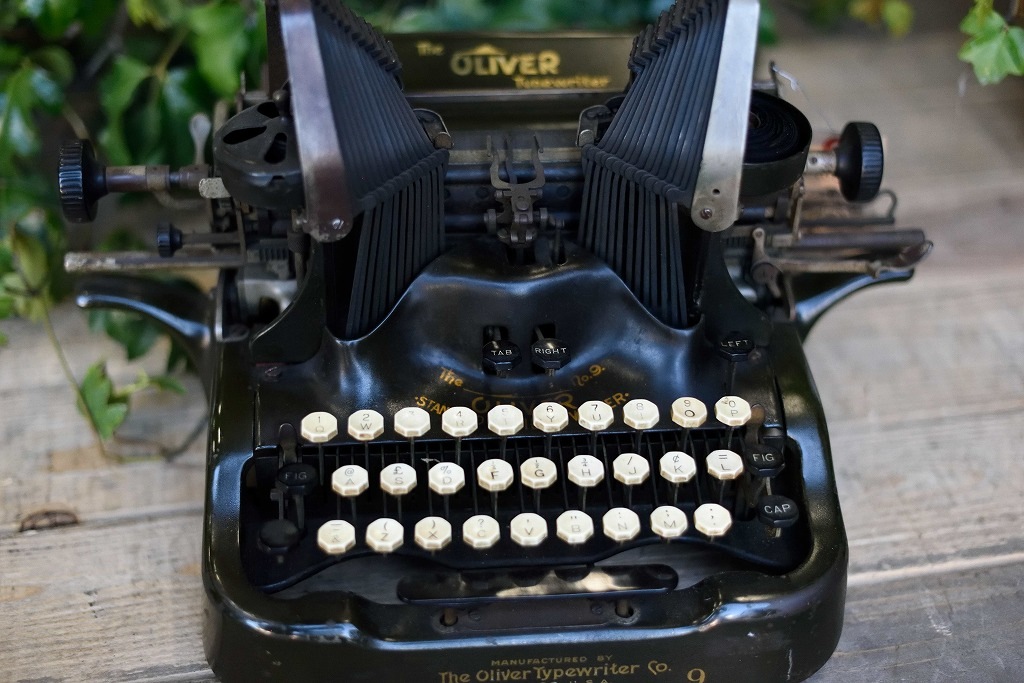 104913 ヴィンテージ　「OLIVER」　タイプライター　アメリカ製 MADE IN USA