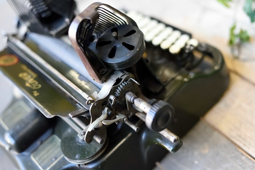 104913 ヴィンテージ　「OLIVER」　タイプライター　アメリカ製 MADE IN USA