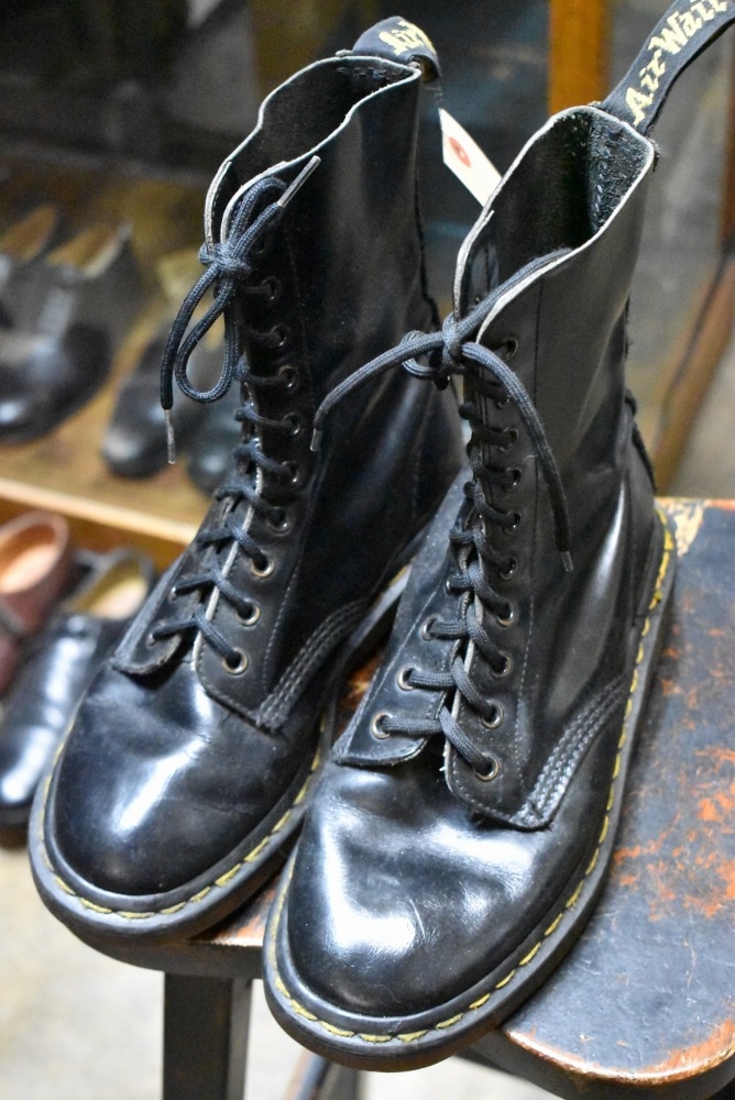 109198 ヴィンテージ　ブーツ　「ドクターマーチン」　Dr. Martens　10ホール MADE IN ENGLAND
