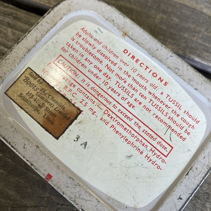 106507 ヴィンテージ　「Tussils 24」　ブリキ缶　ボックス　英国製