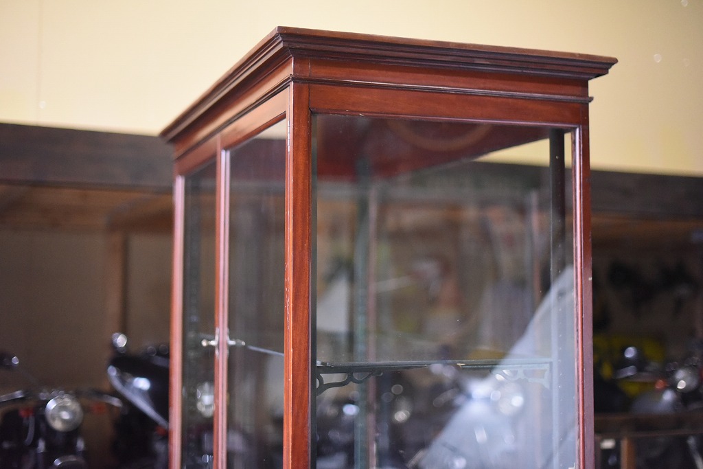 108405 販売及び長期リース店舗什器　英国製アンティーク　3段　ガラスショーケース 　