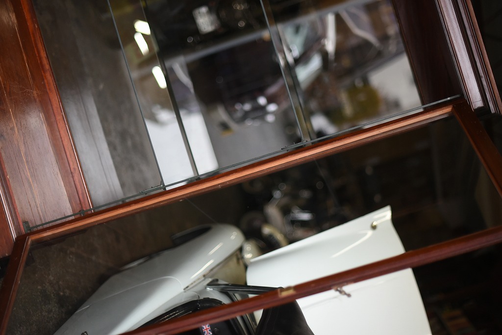 108405 販売及び長期リース店舗什器　英国製アンティーク　3段　ガラスショーケース 　