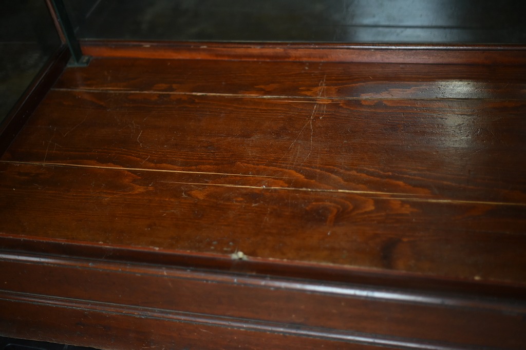 108405 販売及び長期リース店舗什器　英国製アンティーク　3段　ガラスショーケース 　