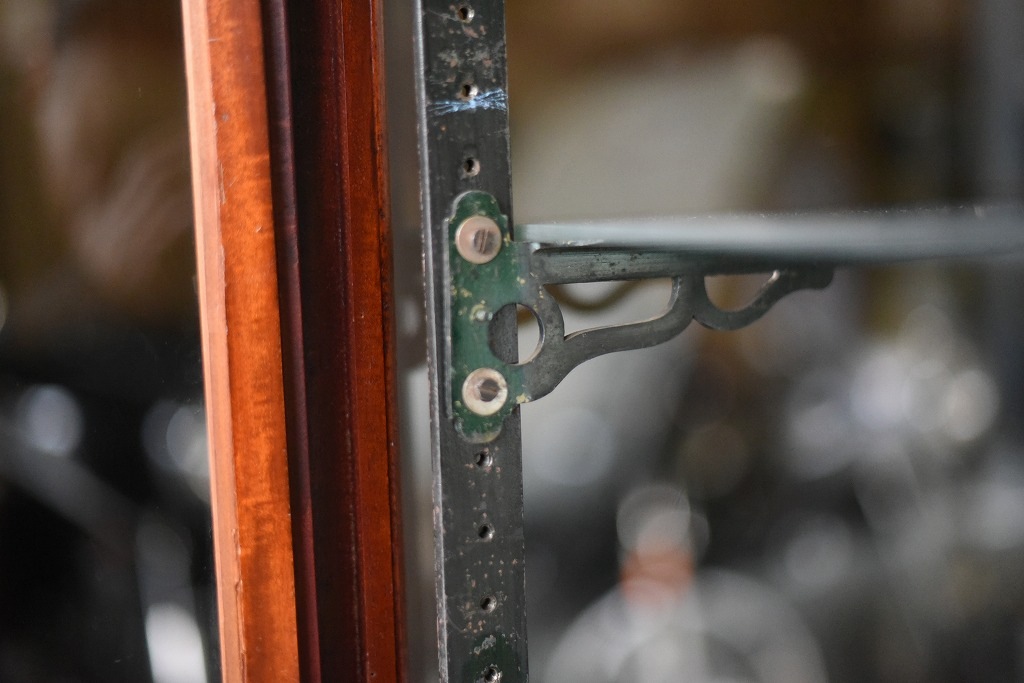 108405 販売及び長期リース店舗什器　英国製アンティーク　3段　ガラスショーケース 　