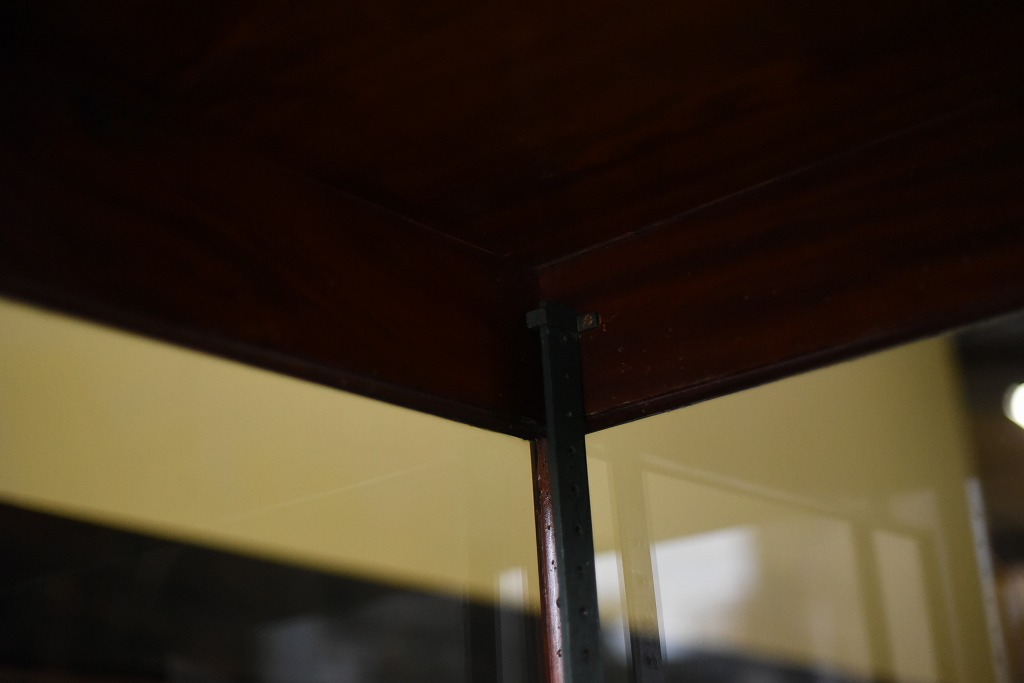 108405 販売及び長期リース店舗什器　英国製アンティーク　3段　ガラスショーケース 　