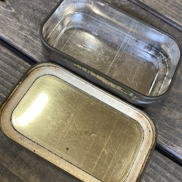 106509 ヴィンテージ　「WHISKEY」　ブリキ缶　ボックス　英国製