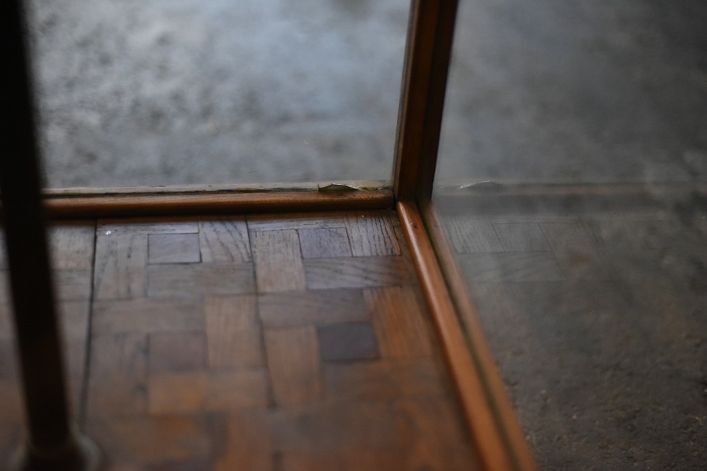 108404 販売及び長期リース店舗什器　英国製アンティーク　4段　ガラスショーケース 　