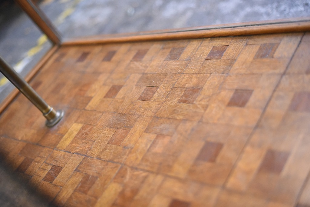 108404 販売及び長期リース店舗什器　英国製アンティーク　4段　ガラスショーケース 　