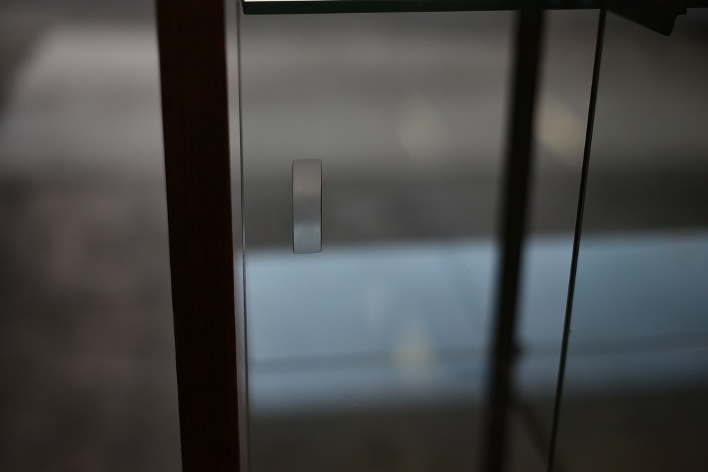 108404 販売及び長期リース店舗什器　英国製アンティーク　4段　ガラスショーケース 　