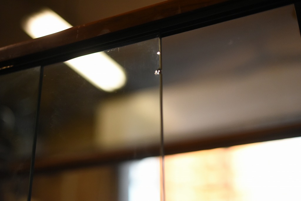 108404 販売及び長期リース店舗什器　英国製アンティーク　4段　ガラスショーケース 　