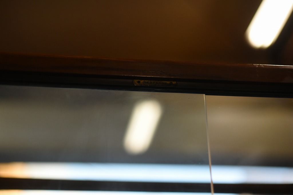 108404 販売及び長期リース店舗什器　英国製アンティーク　4段　ガラスショーケース 　