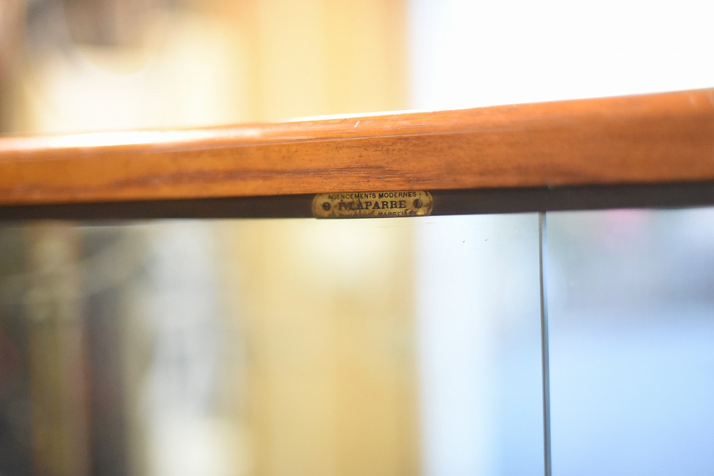 108404 販売及び長期リース店舗什器　英国製アンティーク　4段　ガラスショーケース 　