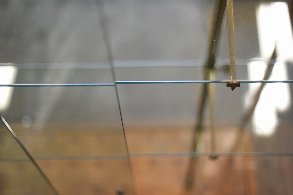 108404 販売及び長期リース店舗什器　英国製アンティーク　4段　ガラスショーケース 　