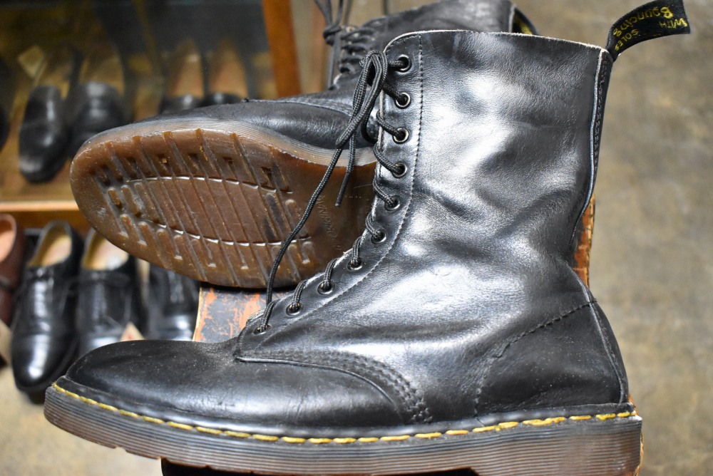 109196 ヴィンテージ　ブーツ　「ドクターマーチン」　Dr. Martens　10ホール MADE IN ENGLAND