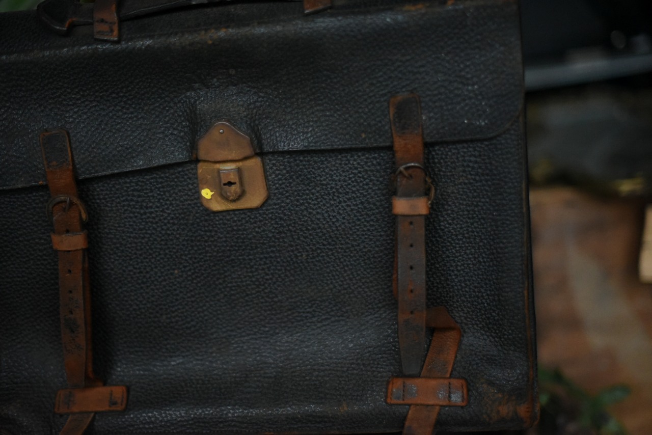 100400 ヴィンテージ　バッグ　ブリーフケース 　破れ有り　MADE IN ENGLAND